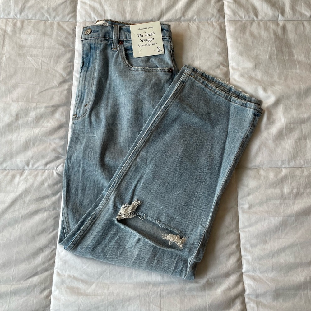 NWT Abercrombie & Fitch Ankle Straight Ultra High Rise Light Wash Jeans